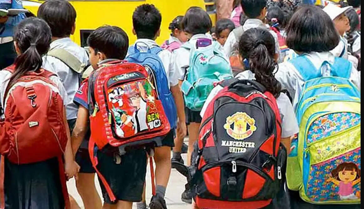 பள்ளி புத்தகப்பை விடுமுறை மாணவர்கள் திறப்பு