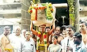 ஆண்டாள் சூடிக்கொடுத்த மாலை