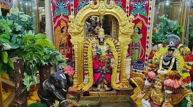 ஸ்ரீரங்கம் ஆடிப்பூரம் கஜேந்திர வரதர் திருக்கோலத்தில் ஆண்டாள் நாச்சியார்