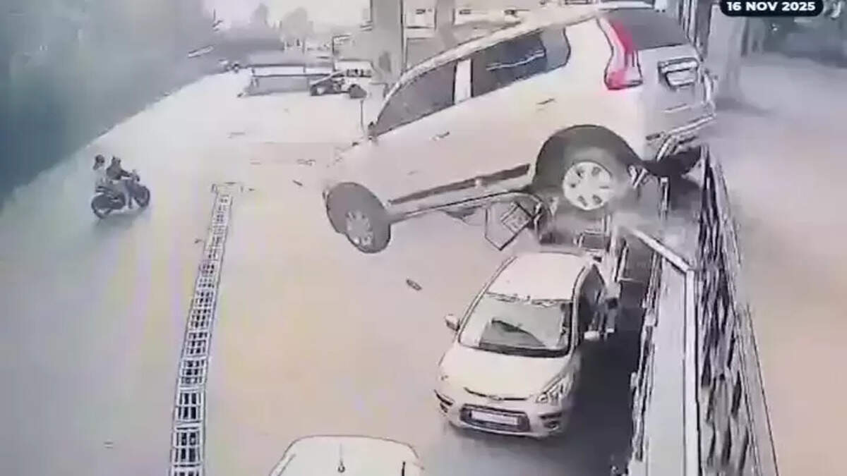 அந்தரத்தில் கார்