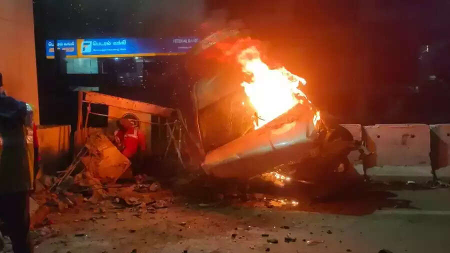 கார் விபத்து