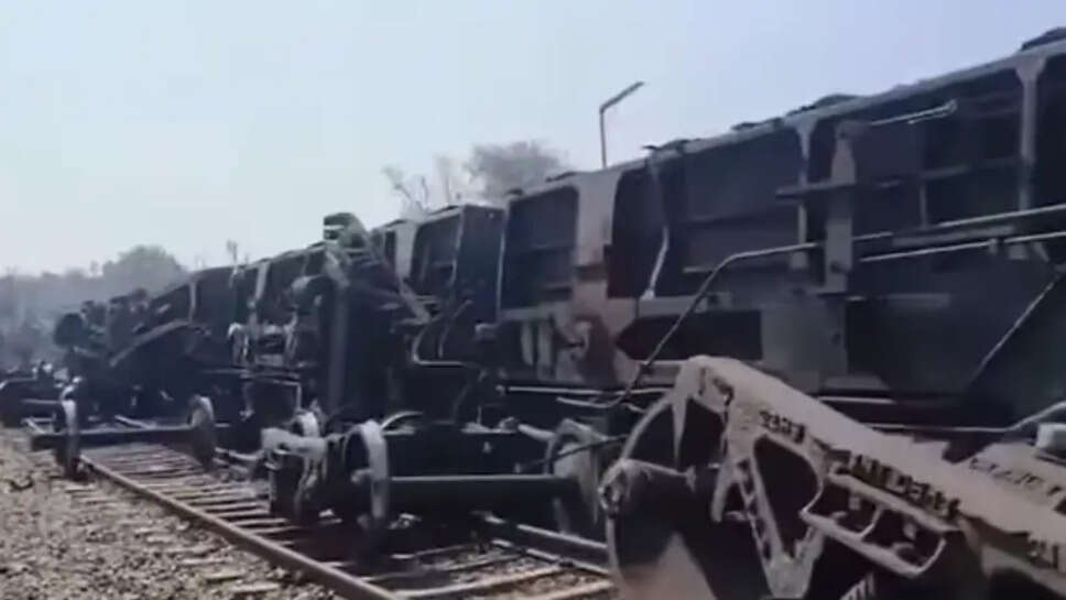 தடம் புரண்டு விபத்து