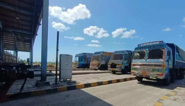 உயர்நீதிமன்ற தடையை மீறி கட்டணம் வசூல்.. டோல்கேட்டில் லாரிகள் முற்றுகை!