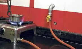 குழாய் மூலம் கேஸ்