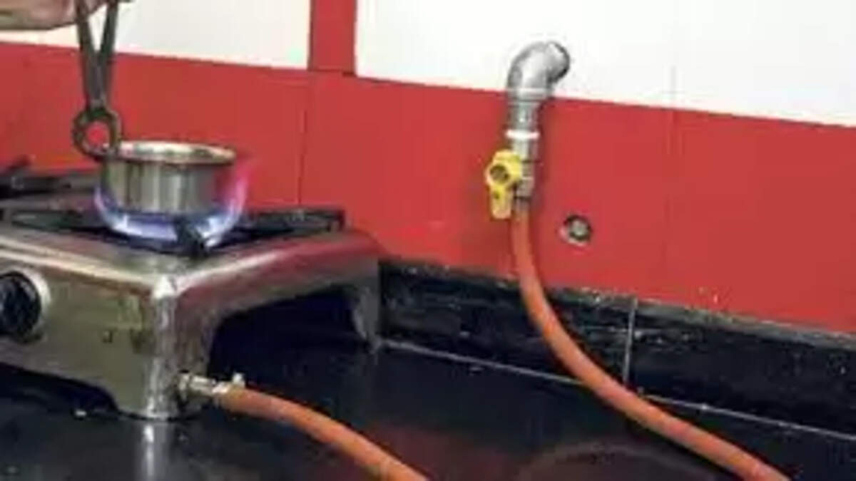 குழாய் மூலம் கேஸ்