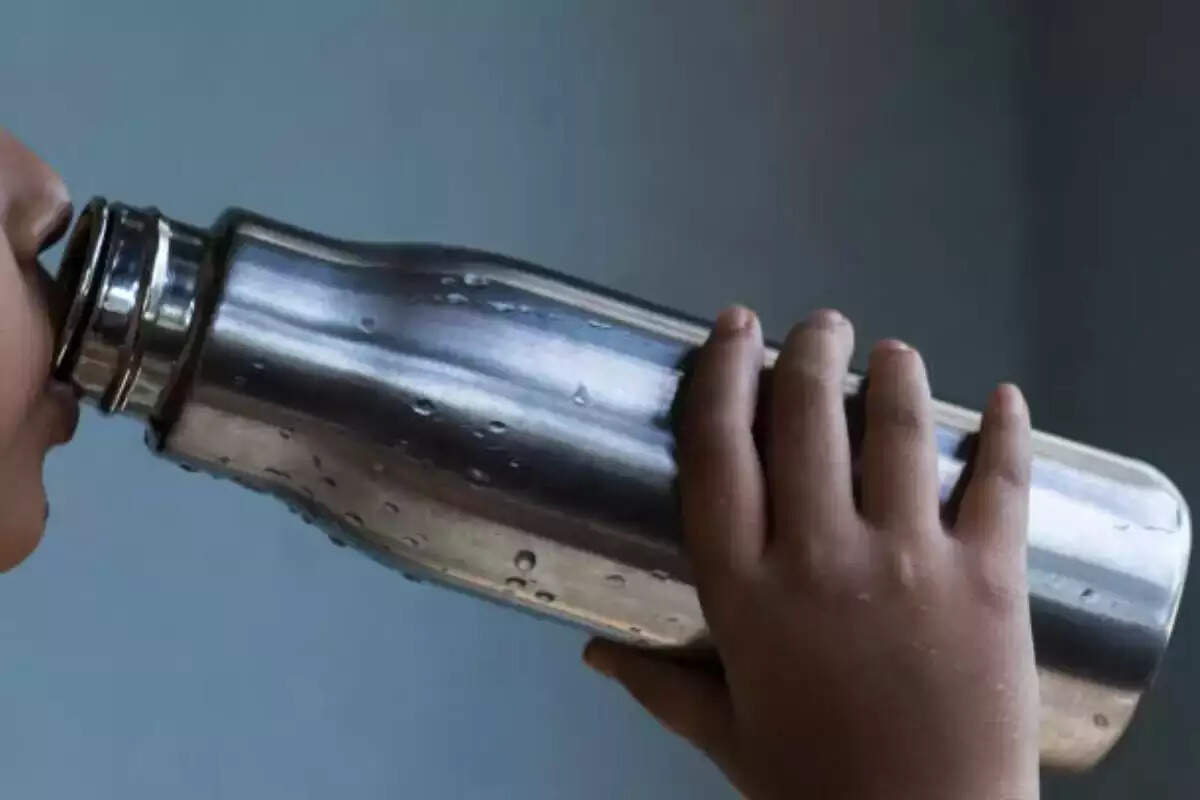 பாட்டிலில் சிறுநீர்