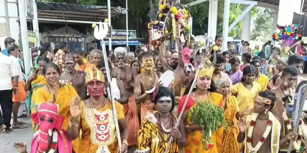 திருச்செந்தூர் முருகன் காவடி