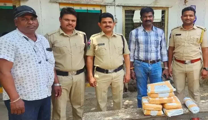  அதிர்ச்சி... ரயில் நிலையம் அருகே 14.7 கிலோ கஞ்சா பறிமுதல்!