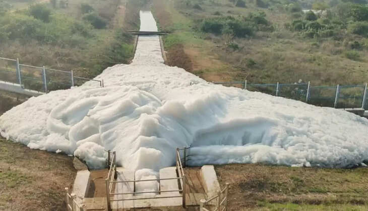 நுரை பொங்க வரும் தண்ணீர்