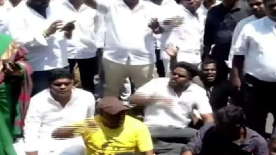 சாலைமறியல்