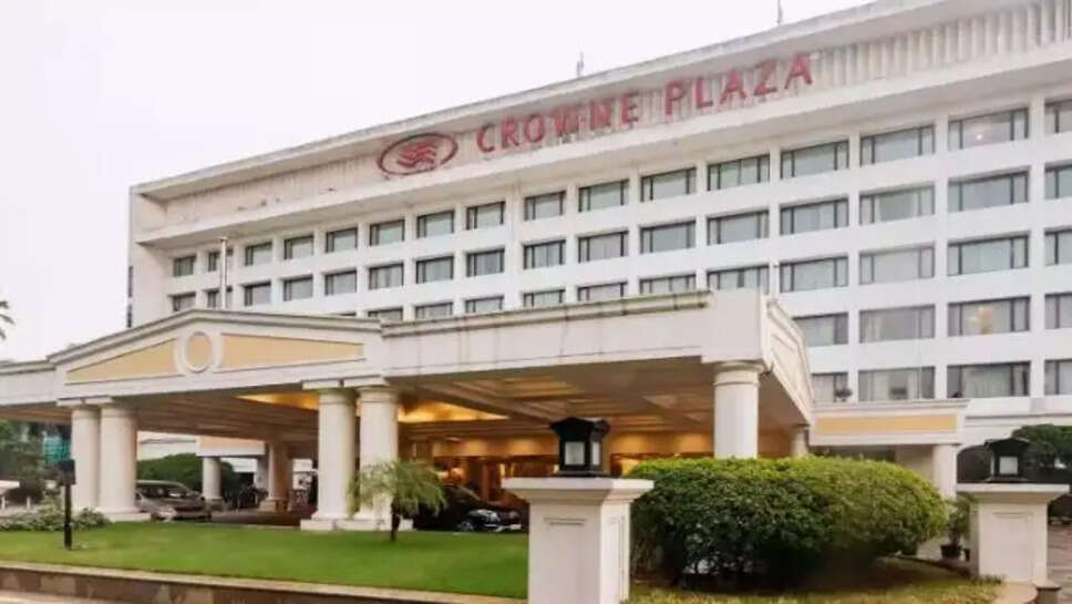 கிரவுன் பிளாசா