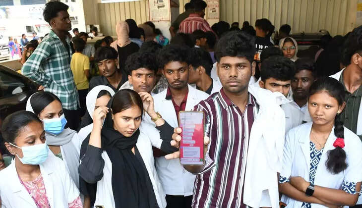 அதிர்ச்சி... மருத்துவமனையின் மாடியிலிருந்து குதித்து கல்லூரி மாணவி தற்கொலை!