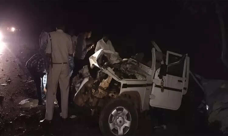 கார் லாரி விபத்து