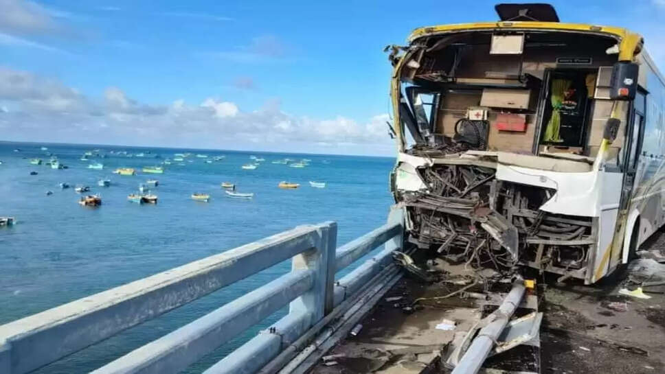 பாம்பன் பாலம் பேருந்து விபத்து