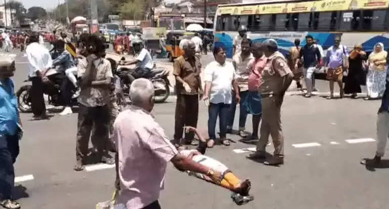 இளம்பெண்