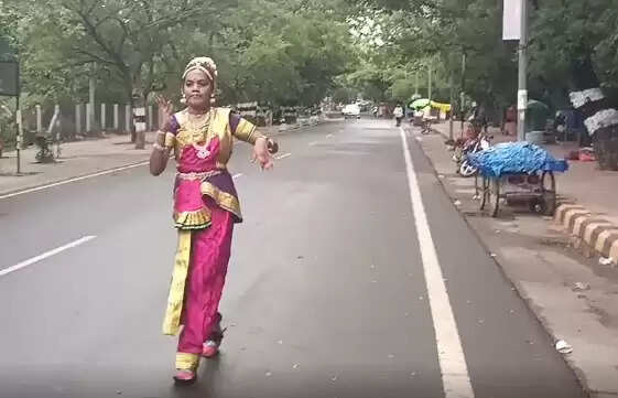 பவ்யஹாசினி