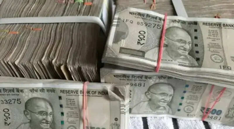 500 ரூபாய் ரொக்கம் பறிமுதல்