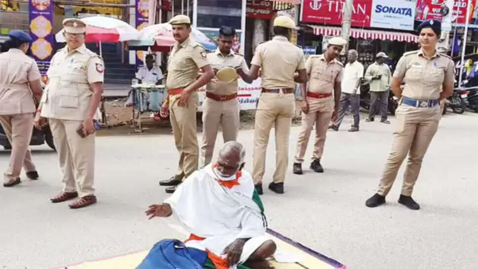 சமூக ஆர்வலர் போராட்டம்