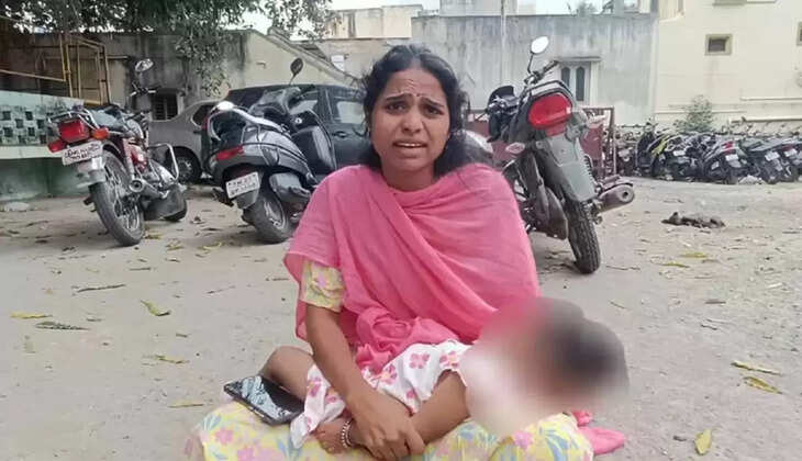 கைக்குழந்தையுடன் தர்ணா போராட்டம்