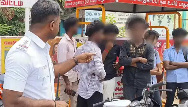 பைக்குகள் ஹெல்மெட் பறிமுதல் அபராதம்