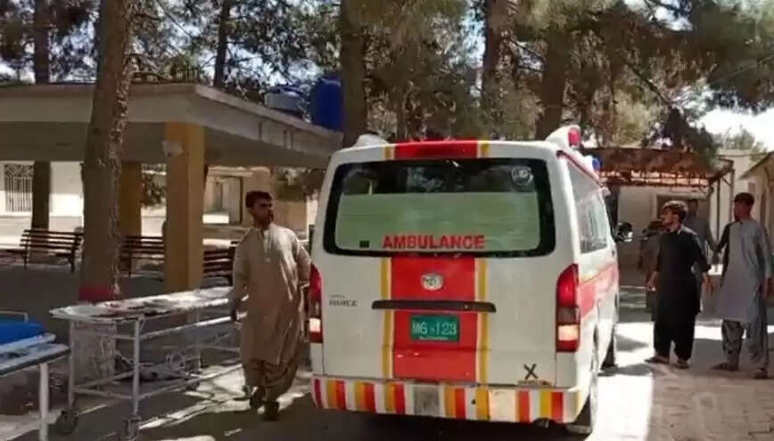 காதலுக்கு எதிர்ப்பு... சப்பாத்தியில் விஷம் வைத்து  பெற்றோர் உட்பட குடும்பத்தினர் 13 பேரைக் கொன்ற இளம்பெண்!