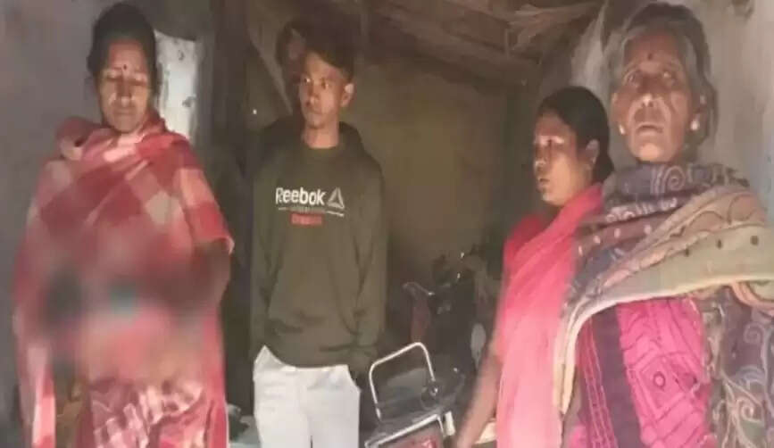 அதிர்ச்சி!! போலீஸ் பூட்ஸ் காலில் மிதிபட்டு பச்சிளம் குழந்தை பலி..!!