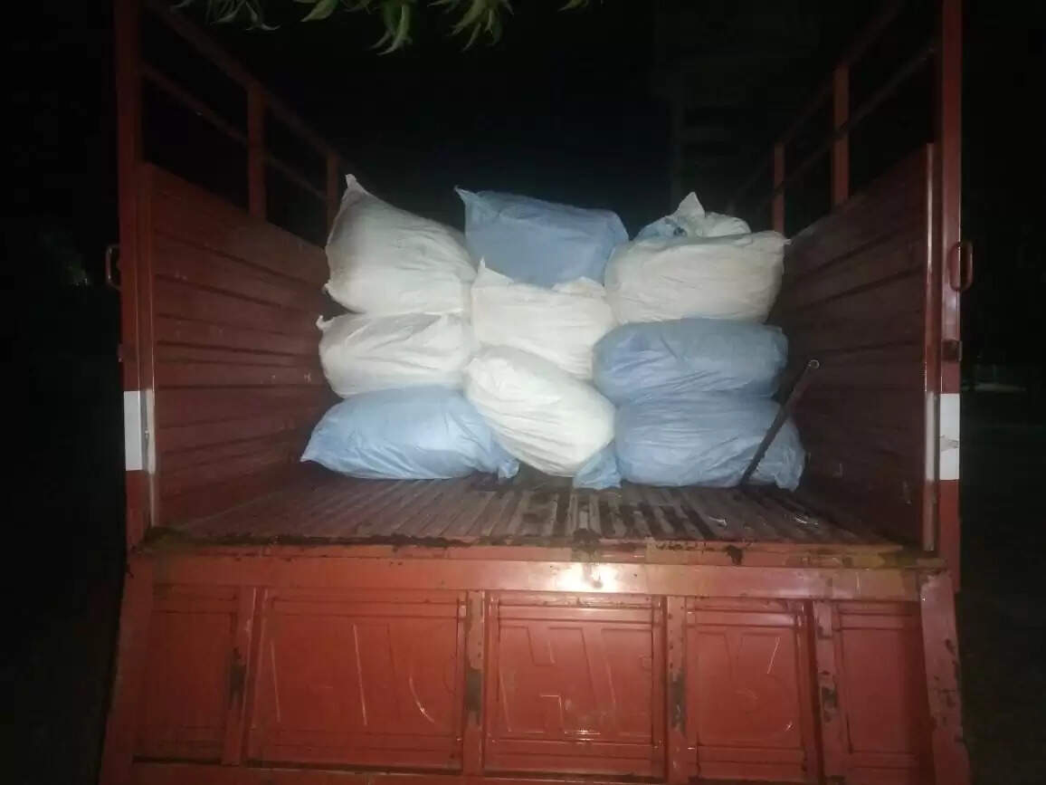 அதிர்ச்சி... இலங்கைக்கு கடத்த இருந்த ரூ.10 லட்சம் மதிப்பிலான பீடி இலைகள் பறிமுதல்!