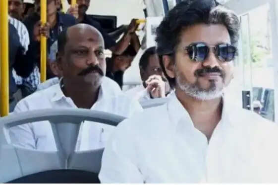 பேருந்து பயணம் விஜய்