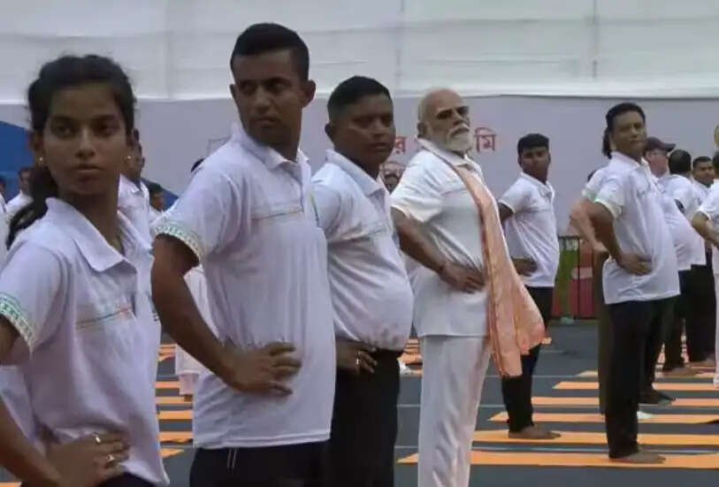 மோடி யோகா
