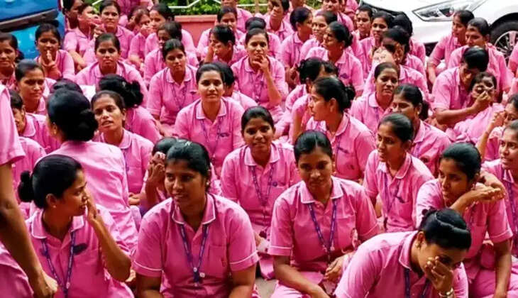 திருச்சி நர்சிங் மாணவிகள் மாணவி போராட்டம்