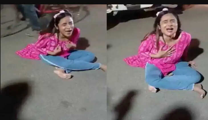 வைரல் வீடியோ... பக்கத்துவீட்டுக்காரருடன் தகராறு... புகாரை வாங்கிக்கோங்க ... &nbsp;நடுரோட்டில் அமர்ந்து கதறி அழுத பெண்!&nbsp;