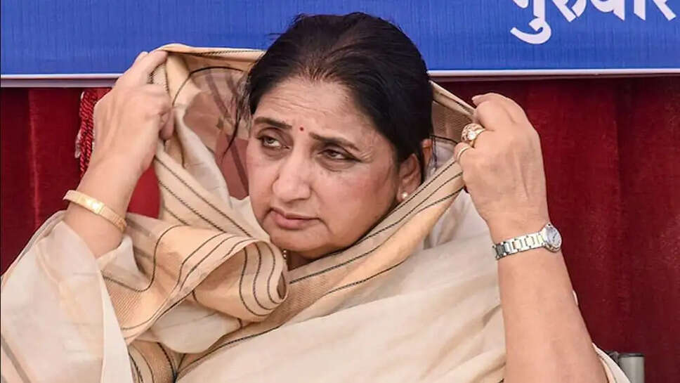 சுனேத்ரா பவார் அஜித் பவார்