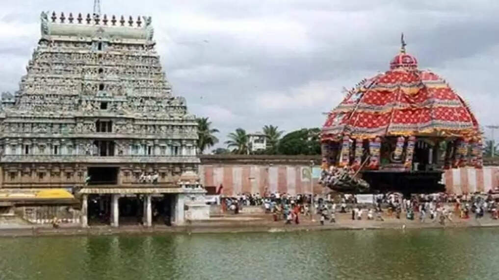 திருவொற்றியூா் ஆதிபுரீஸ்வரா் வெள்ளிக் கவசம்