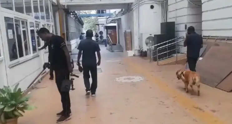 வெடிகுண்டு மிரட்டல்