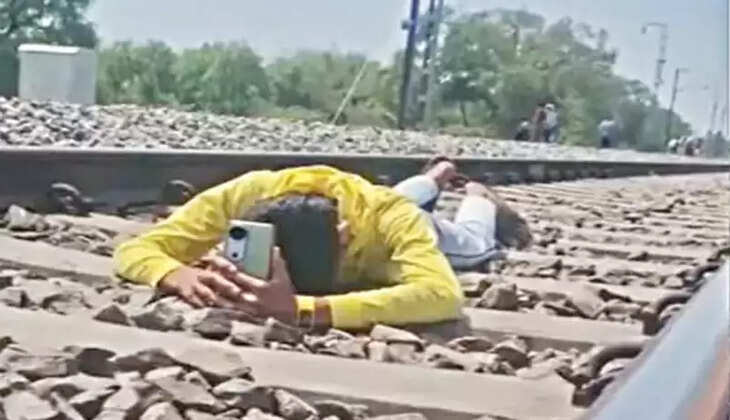  ரயில் தண்​டவாளத்​தில் படுத்து 