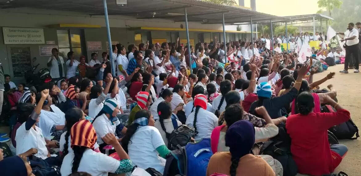 நர்ஸ் செவிலியர்கள் போராட்டம்