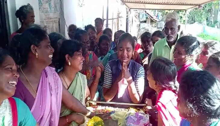 கண்ணீருடன் பொதுத் தேர்வுக்கு வந்த மாணவி