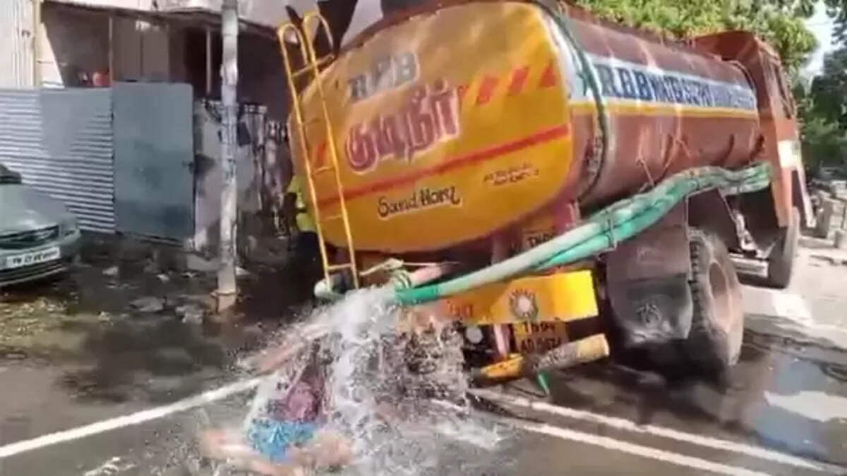 தண்ணீர் லாரி