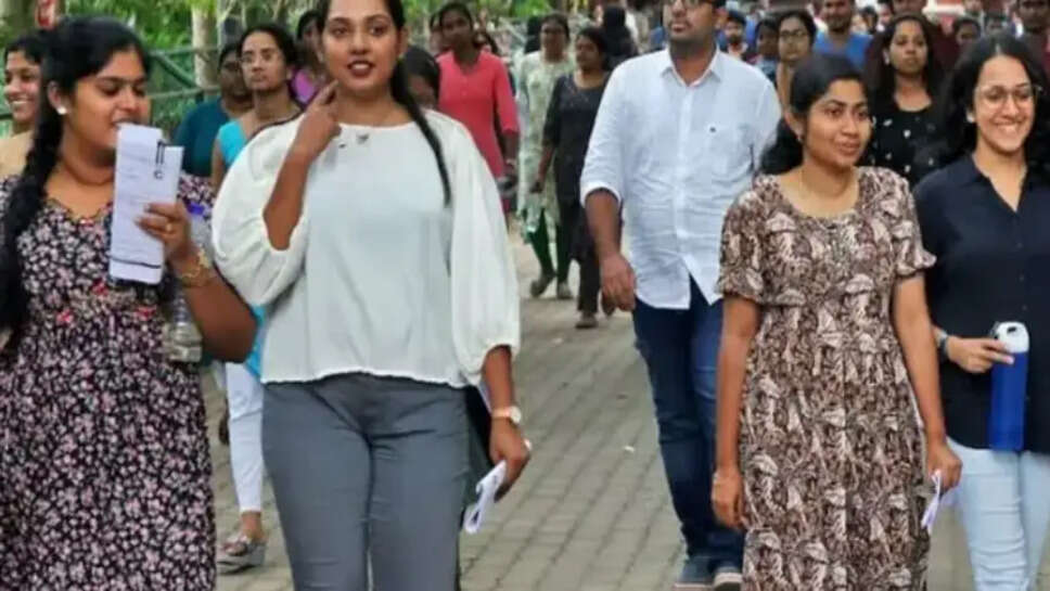 சிவில் சர்வீஸ் தேர்வு மாணவிகள்
