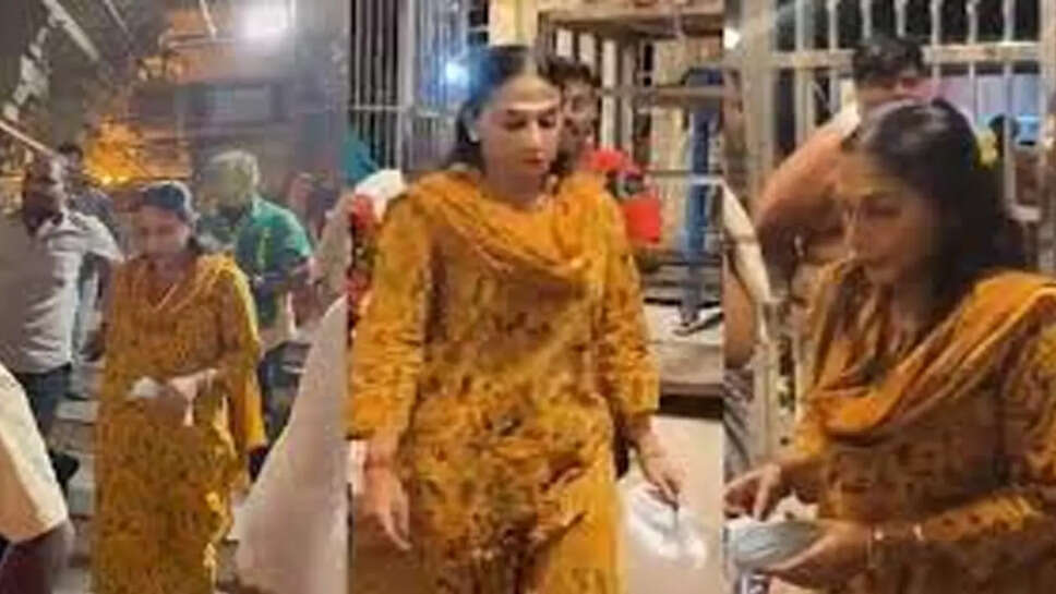 ஐஸ்வர்யா ரஜினி திருச்செந்தூர்