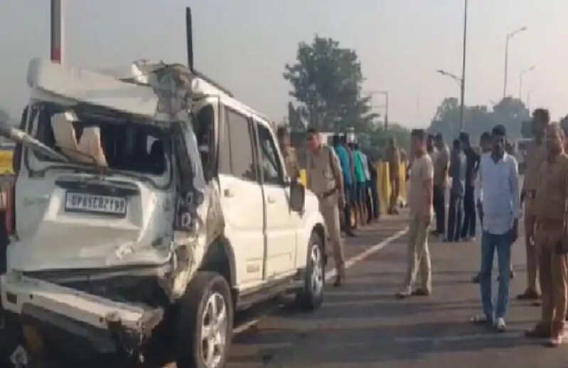 கார் மேம்பாலம் டிவைடர் விபத்து