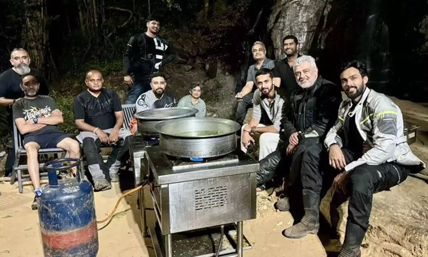 பிரியாணி சமைத்த நடிகர் அஜித்