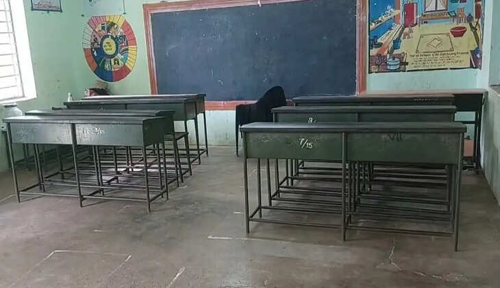 நூதன போராட்டம்... சுடுகாட்டுக்குச் செல்ல பாதை போடற வரை ஸ்கூலுக்கு வரமாட்டோம்... &nbsp;மலைகிராமத்தில் வெறிச்சோடிய பள்ளிகள்! &nbsp;