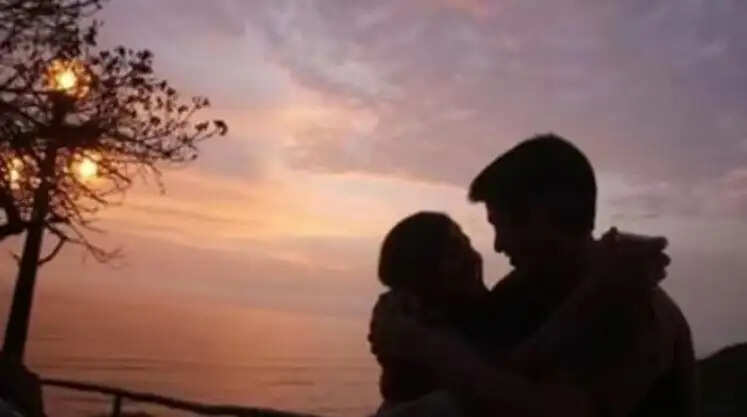  லிவ் - இன் உறவு