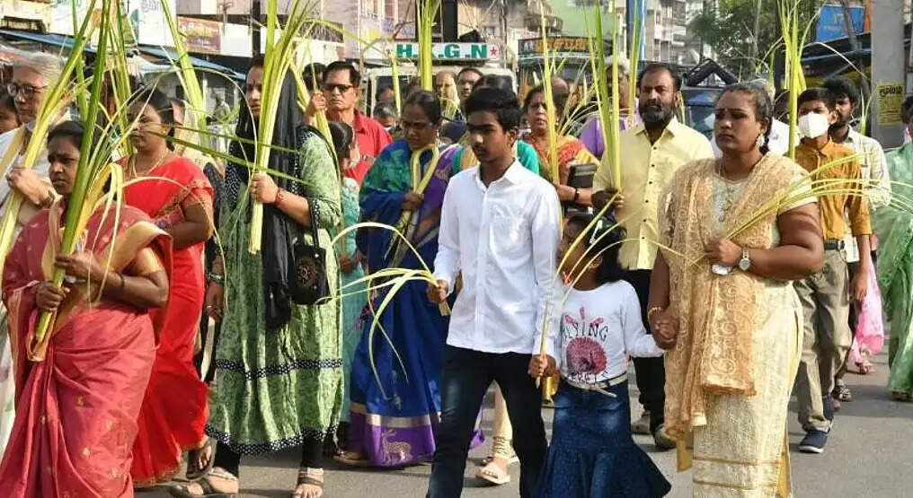 குருத்தோலை ஞாயிறு  ஓசன்னா' கிறிஸ்தவர்கள்  புனித வாரம் ஈஸ்டர் பால்ம் சண்டே இயேசு ஏசு