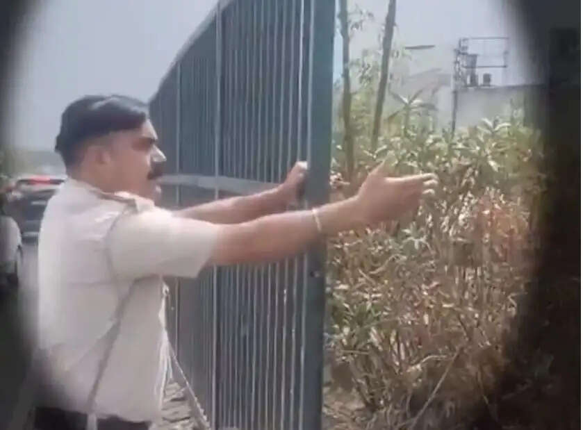 தற்கொலை மேம்பாலம் காவலர்