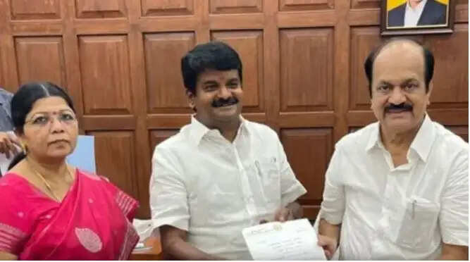 விஜயபாஸ்கர் அதிமுக