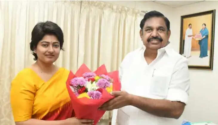 காயத்ரி ரகுராம்