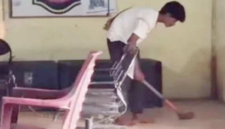 பகீர் வீடியோ... “கைதியை  இரும்பு சங்கிலியால் கட்டி போலீஸ் ஸ்டேஷனை சுத்தம் செய்ய வைத்த  போலீஸ்காரர்கள்”…!