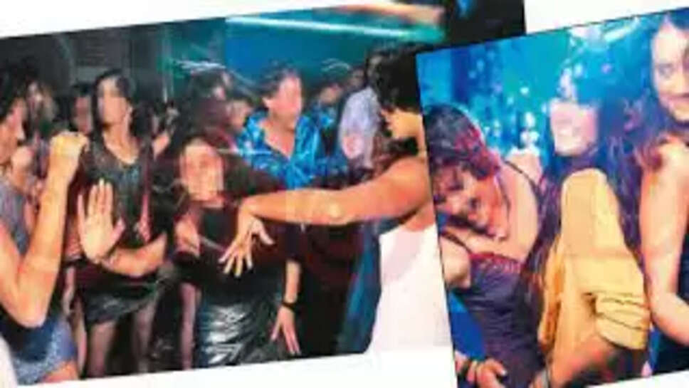 போதையில் பெண்கள் நடனம்